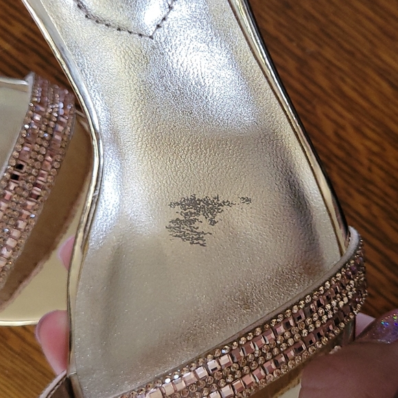 Aldo Rose Gold Strappy Stiletto  4"Heels 8.5 sandals - Picture 6 of 7